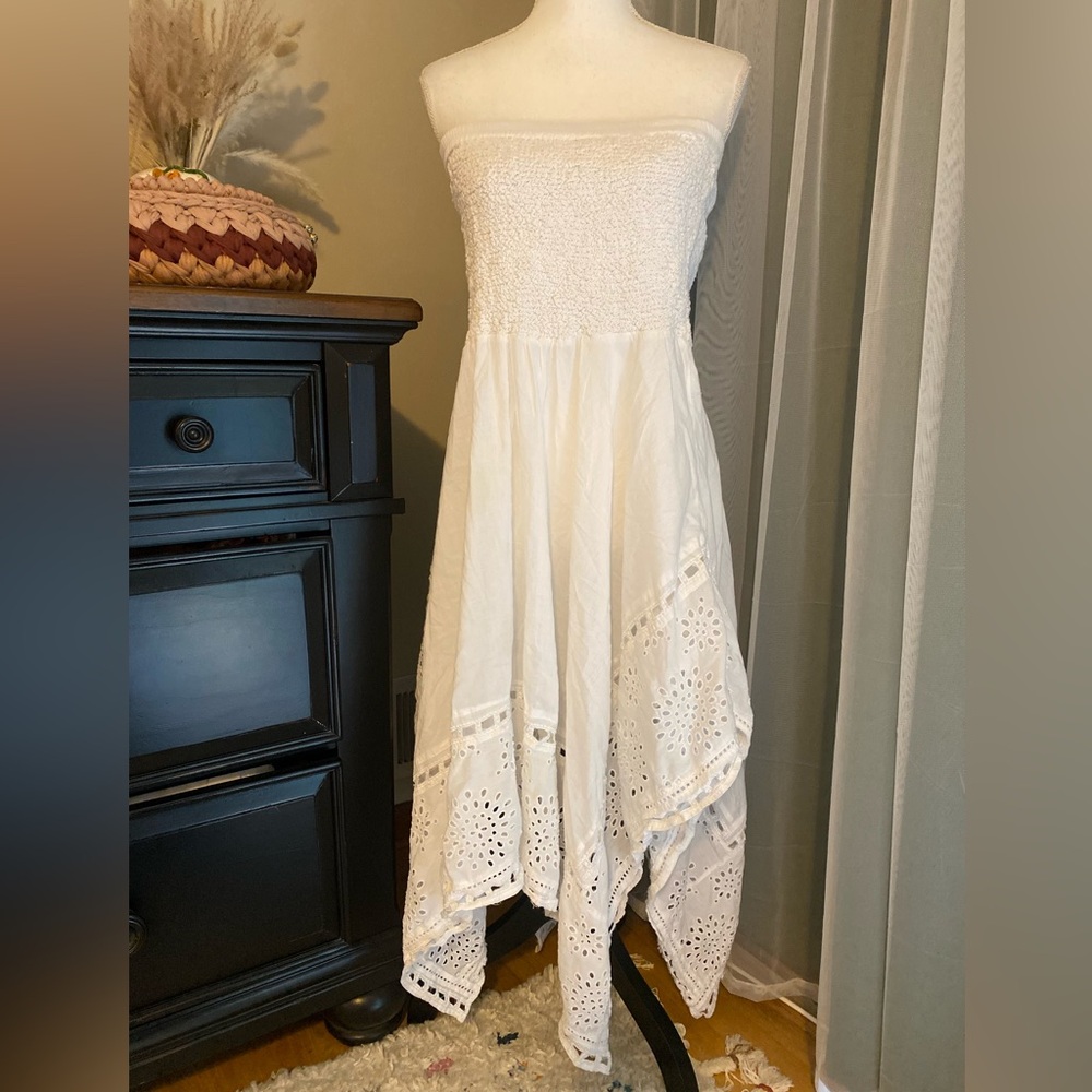 Michael Kors white strapless boho asymmetrical eyelet lace midi dress - Picture 3 of 9
